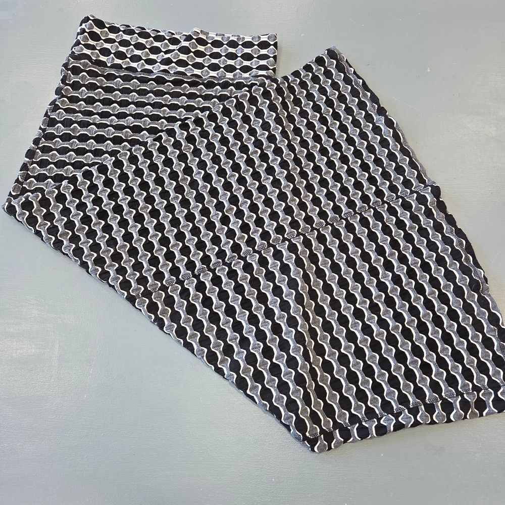 Coin 1804 Sz M Black Grey Textured Geometric Pencil Midi Skirt Boho Mod Stretchy